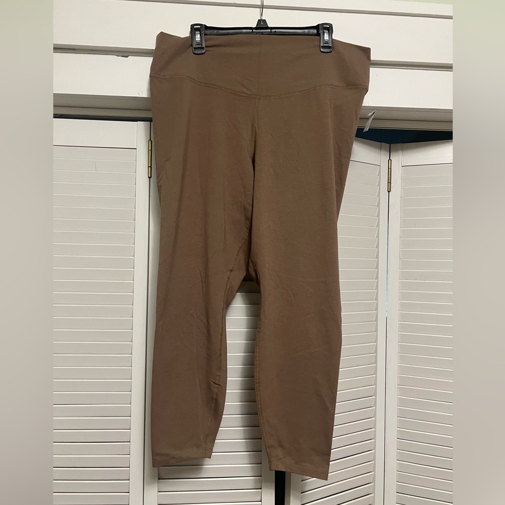 Old Navy, Women’s size XXL, high rise, 3/4 length, Go-Dry leggings, brown